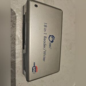 Silver External 18-in-1 USB 2.0 Hi-Speed Card Reader/Writer SIIG